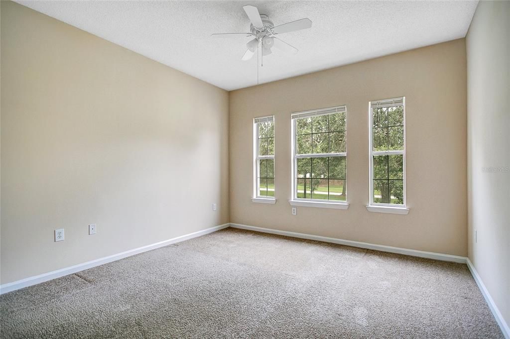 合同活跃: $1,760 (2 贝兹, 2 浴室, 1174 平方英尺)