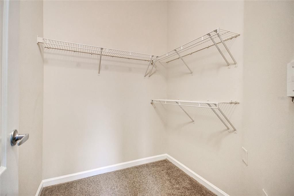 合同活跃: $1,760 (2 贝兹, 2 浴室, 1174 平方英尺)