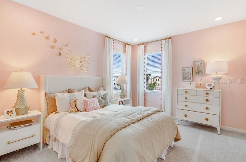 Active With Contract: $535,000 (4 beds, 3 baths, 2582 Square Feet)