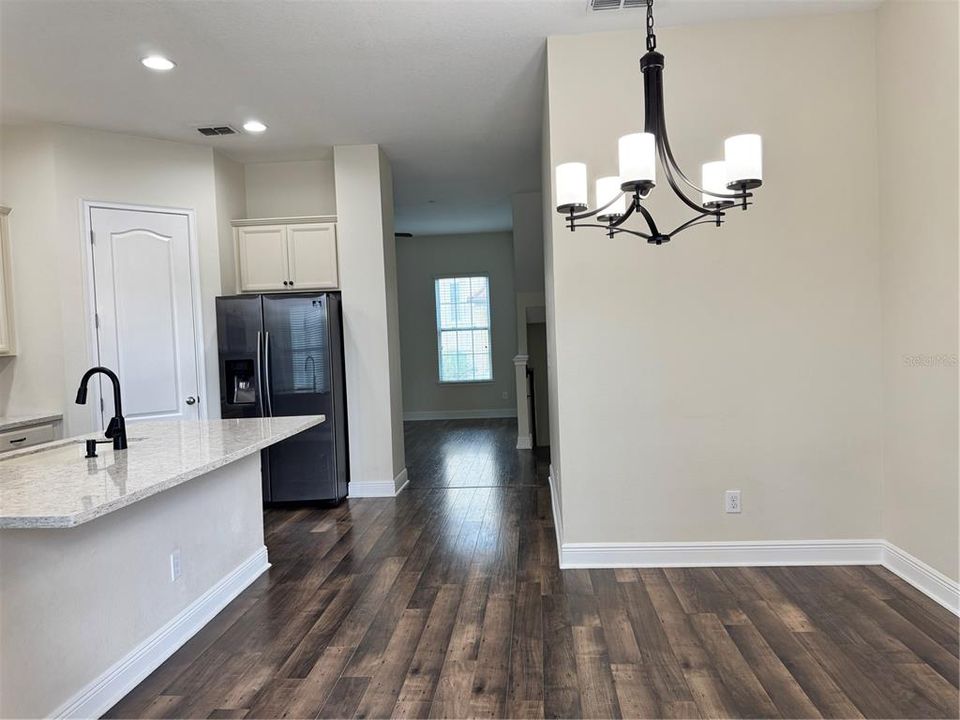 En Venta: $395,000 (4 camas, 3 baños, 2168 Pies cuadrados)