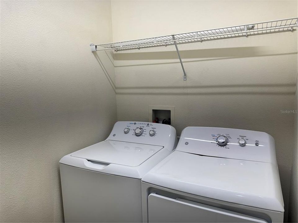 En Venta: $395,000 (4 camas, 3 baños, 2168 Pies cuadrados)