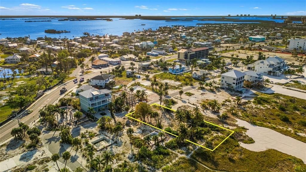 待售: $2,495,000 (0.37 acres)