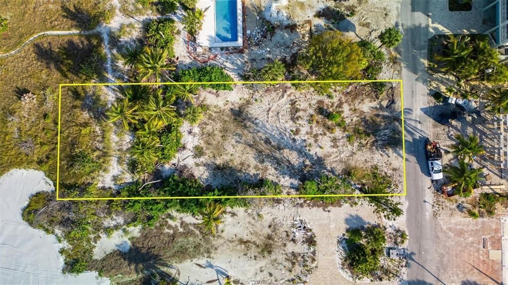 待售: $2,495,000 (0.37 acres)