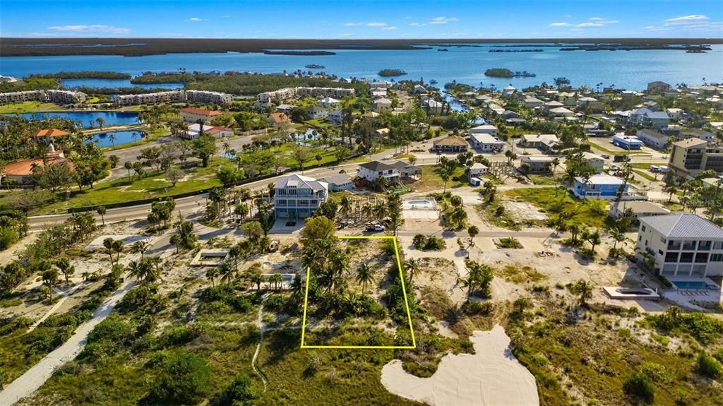 待售: $2,495,000 (0.37 acres)