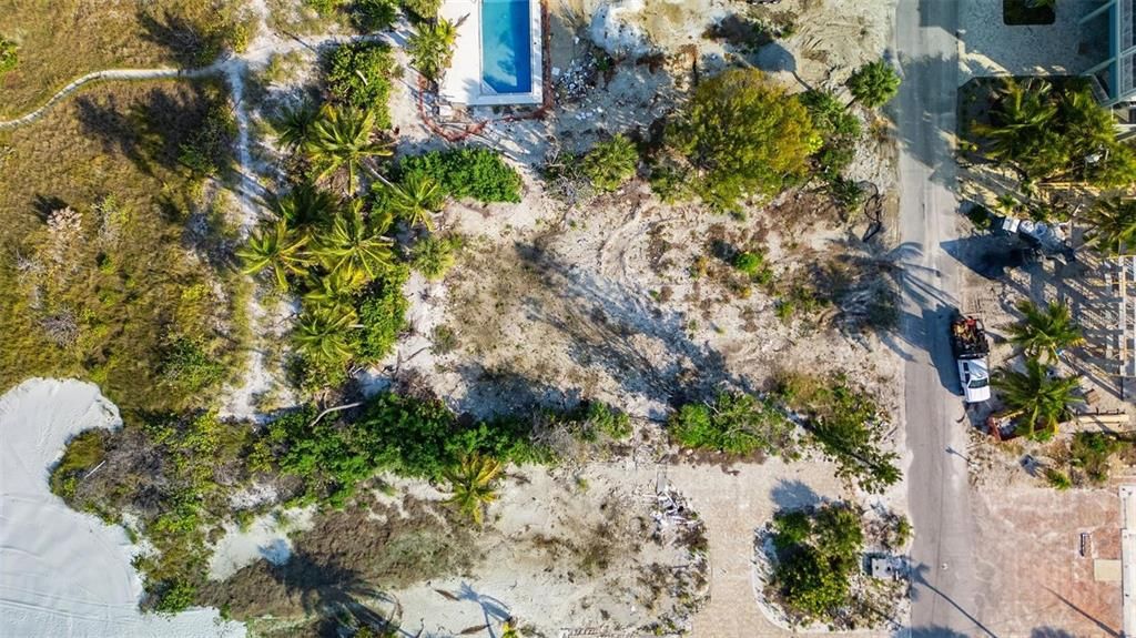 待售: $2,495,000 (0.37 acres)