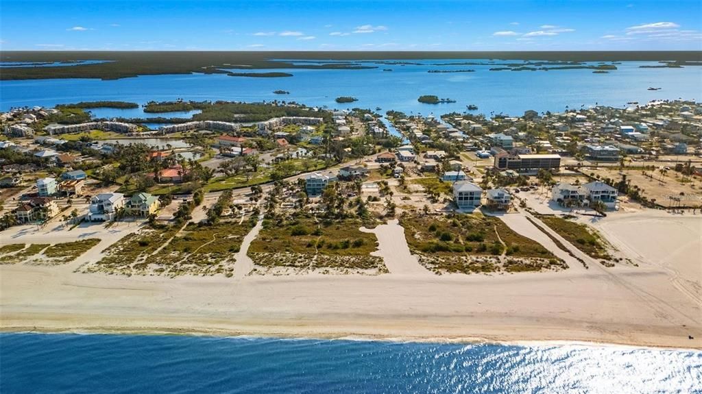 待售: $2,495,000 (0.37 acres)