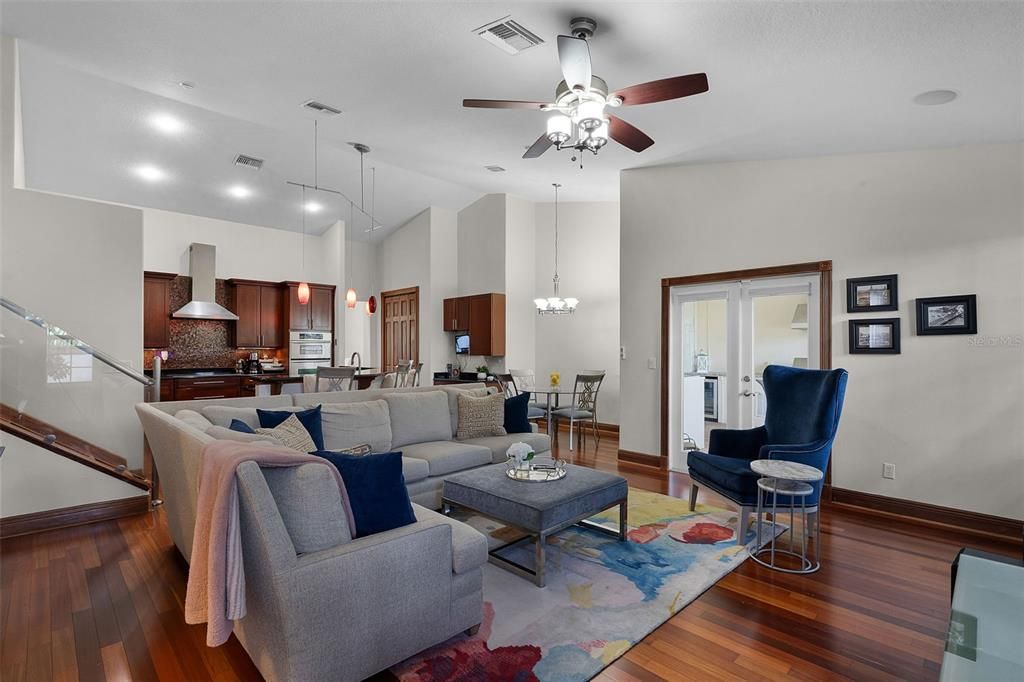 For Sale: $980,000 (5 beds, 4 baths, 4106 Square Feet)