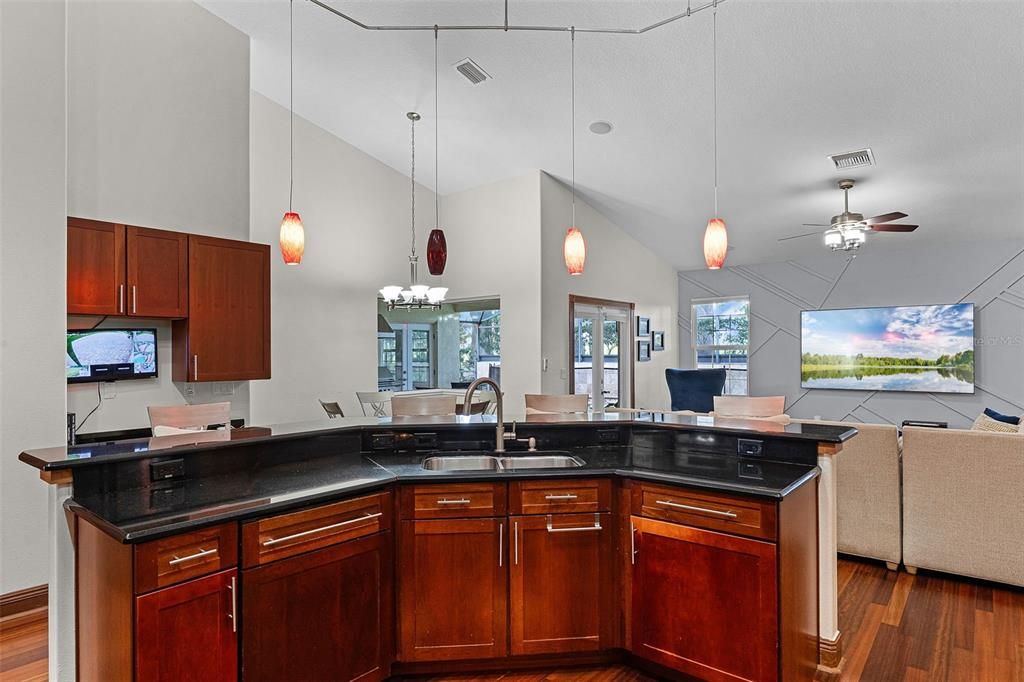 For Sale: $980,000 (5 beds, 4 baths, 4106 Square Feet)