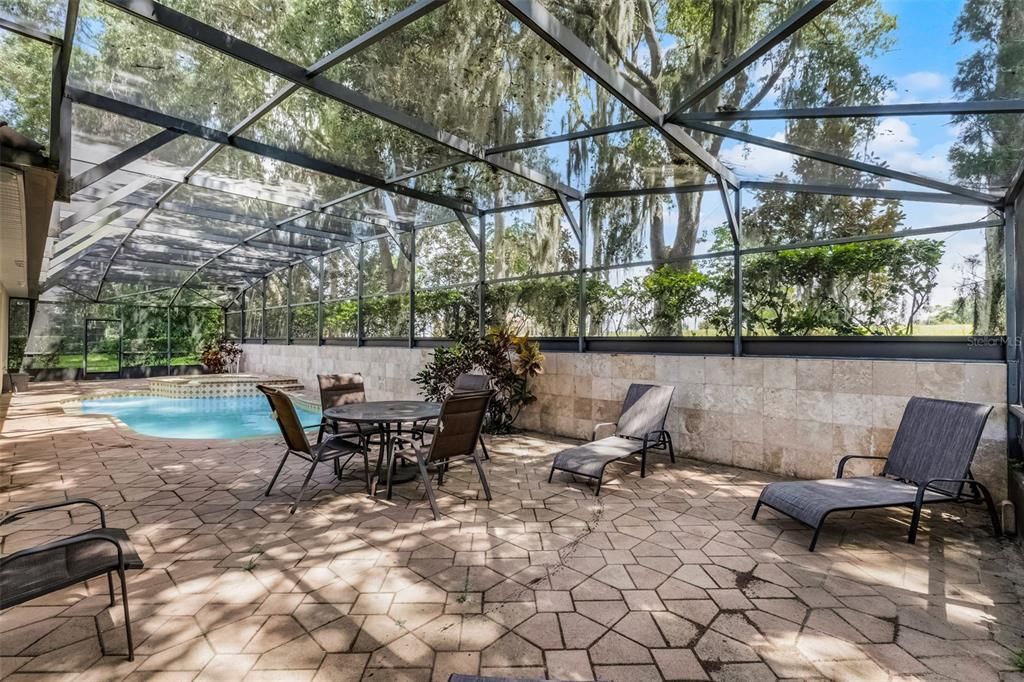 For Sale: $980,000 (5 beds, 4 baths, 4106 Square Feet)