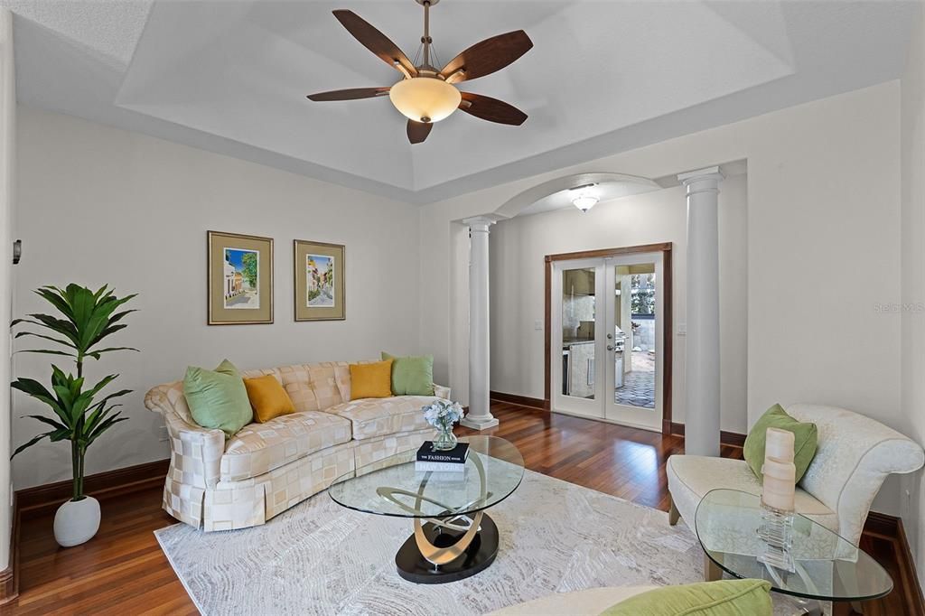 For Sale: $980,000 (5 beds, 4 baths, 4106 Square Feet)