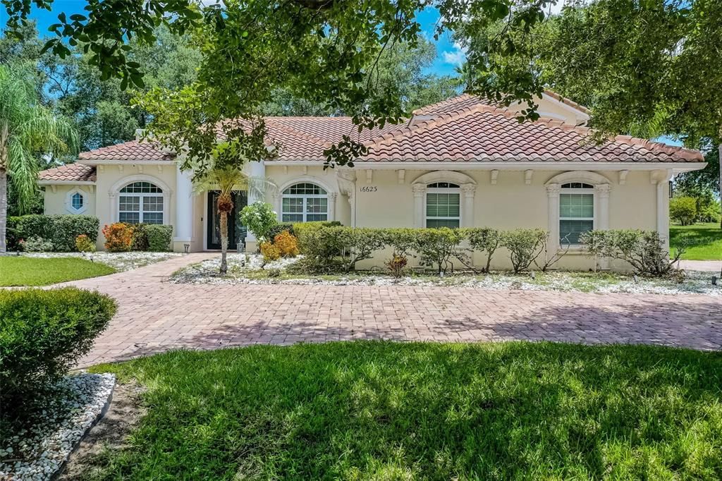 For Sale: $980,000 (5 beds, 4 baths, 4106 Square Feet)