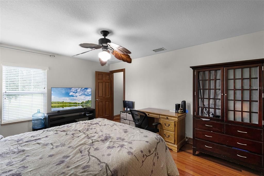 For Sale: $980,000 (5 beds, 4 baths, 4106 Square Feet)