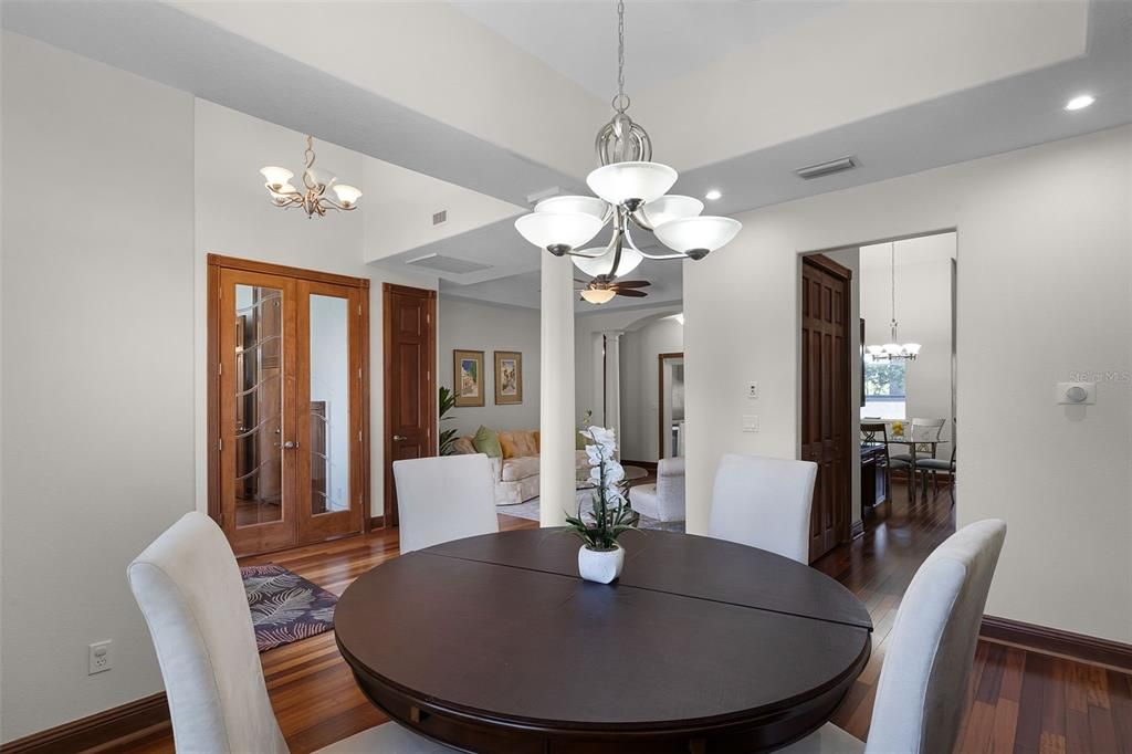 For Sale: $980,000 (5 beds, 4 baths, 4106 Square Feet)