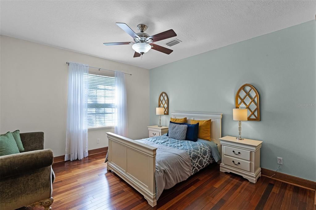 For Sale: $980,000 (5 beds, 4 baths, 4106 Square Feet)