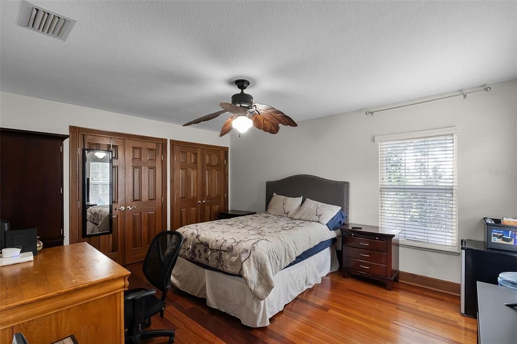 For Sale: $980,000 (5 beds, 4 baths, 4106 Square Feet)