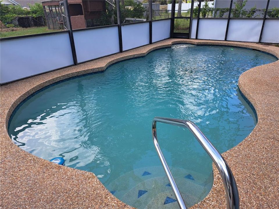 For Rent: $2,250 (3 beds, 2 baths, 1593 Square Feet)