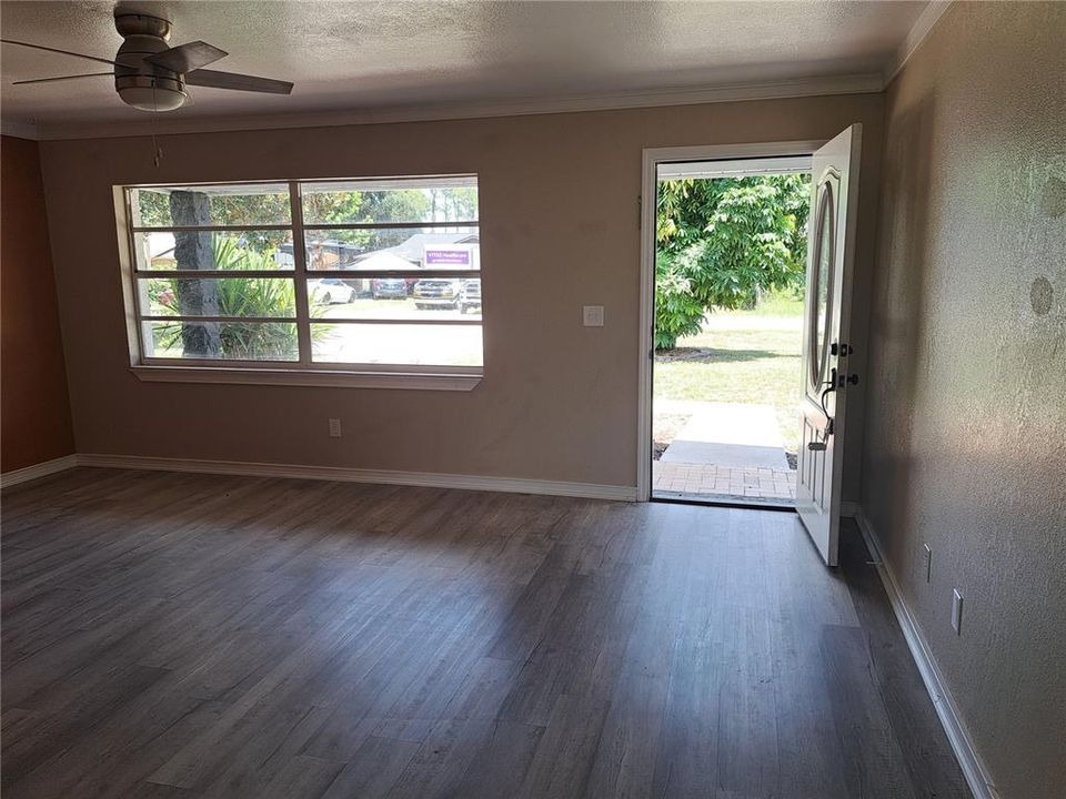 For Rent: $2,250 (3 beds, 2 baths, 1593 Square Feet)