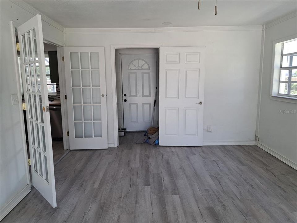 For Rent: $2,250 (3 beds, 2 baths, 1593 Square Feet)