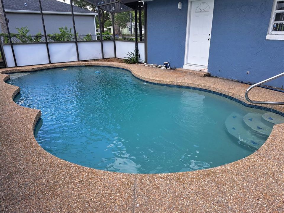 For Rent: $2,250 (3 beds, 2 baths, 1593 Square Feet)