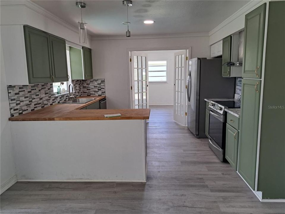 For Rent: $2,250 (3 beds, 2 baths, 1593 Square Feet)