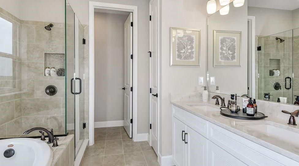 合同活跃: $475,000 (4 贝兹, 2 浴室, 2197 平方英尺)