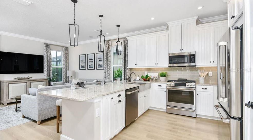 合同活跃: $475,000 (4 贝兹, 2 浴室, 2197 平方英尺)