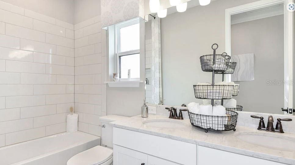 合同活跃: $475,000 (4 贝兹, 2 浴室, 2197 平方英尺)