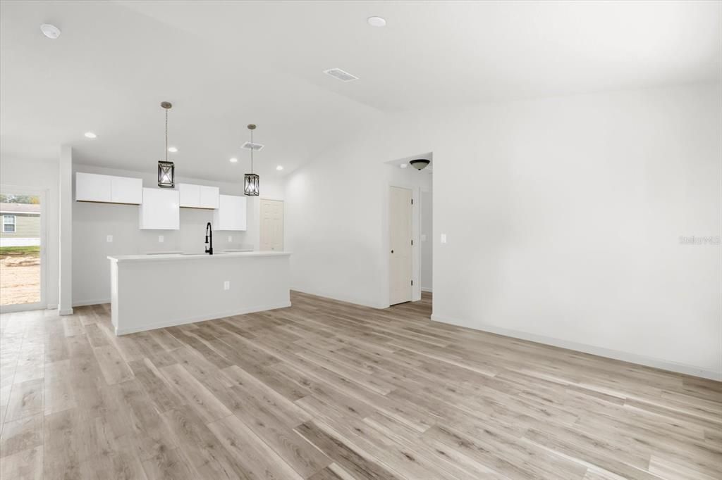 Active With Contract: $220,000 (3 beds, 2 baths, 1173 Square Feet)