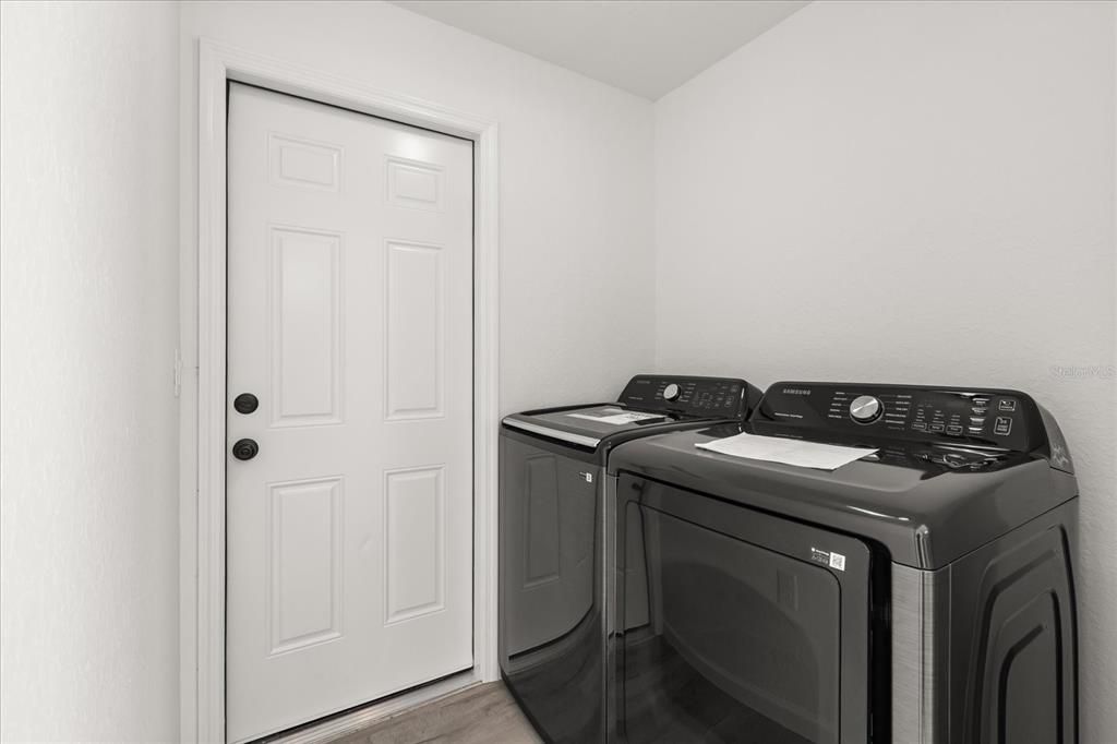 Active With Contract: $220,000 (3 beds, 2 baths, 1173 Square Feet)