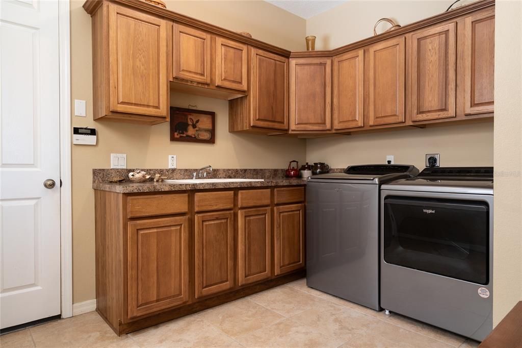 En Venta: $846,400 (4 camas, 3 baños, 2610 Pies cuadrados)