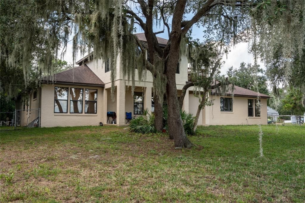 En Venta: $846,400 (4 camas, 3 baños, 2610 Pies cuadrados)