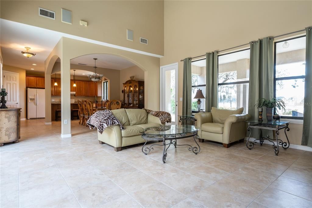 En Venta: $846,400 (4 camas, 3 baños, 2610 Pies cuadrados)