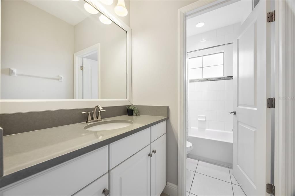 合同活跃: $874,900 (6 贝兹, 4 浴室, 4281 平方英尺)