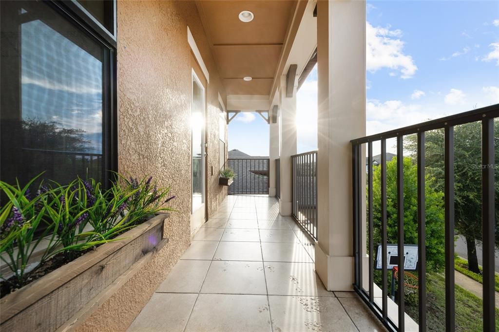 合同活跃: $874,900 (6 贝兹, 4 浴室, 4281 平方英尺)