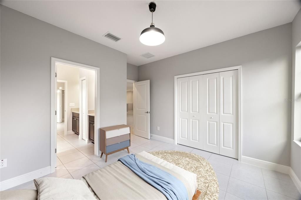 合同活跃: $874,900 (6 贝兹, 4 浴室, 4281 平方英尺)