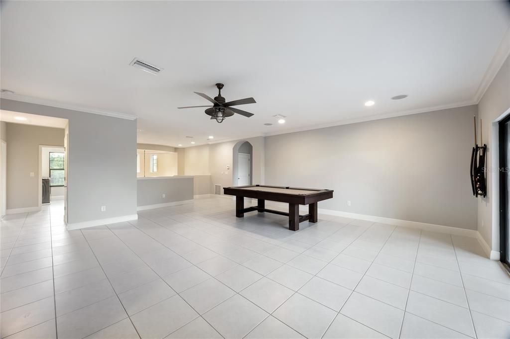 合同活跃: $874,900 (6 贝兹, 4 浴室, 4281 平方英尺)