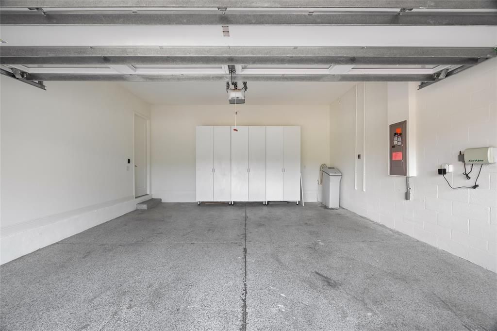 合同活跃: $874,900 (6 贝兹, 4 浴室, 4281 平方英尺)