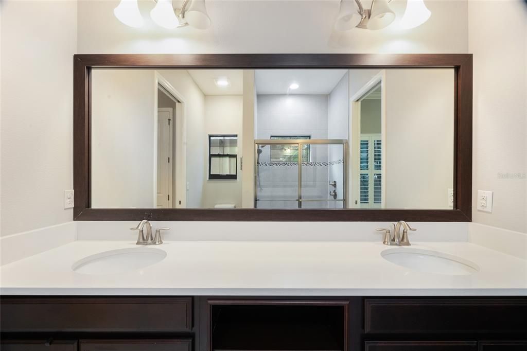 合同活跃: $874,900 (6 贝兹, 4 浴室, 4281 平方英尺)