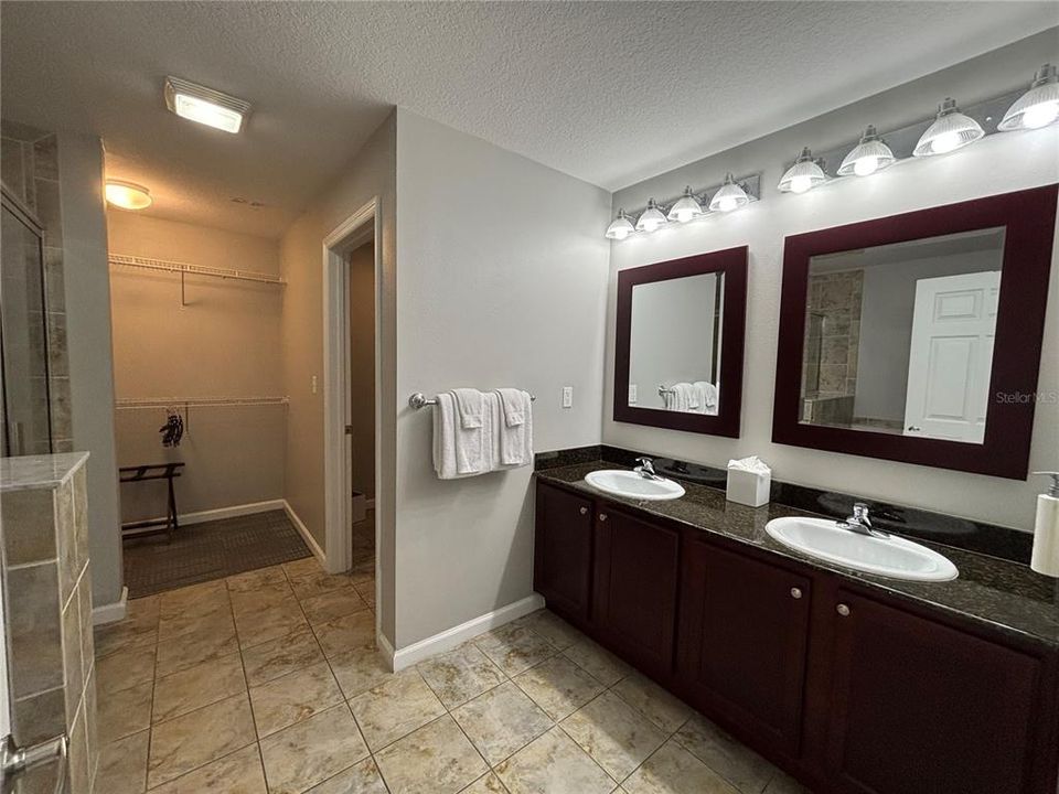 На продажу: $249,000 (2 спален, 2 ванн, 1265 Квадратных фут)