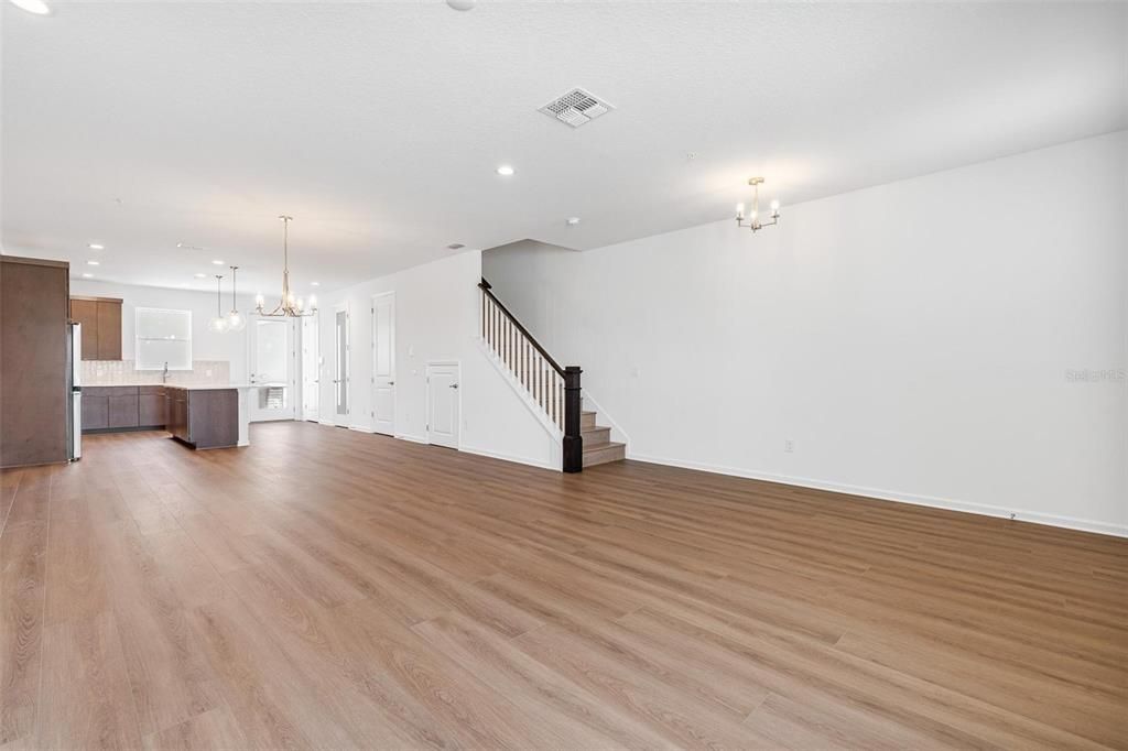 Под контрактом: $2,600 (3 спален, 2 ванн, 1760 Квадратных фут)