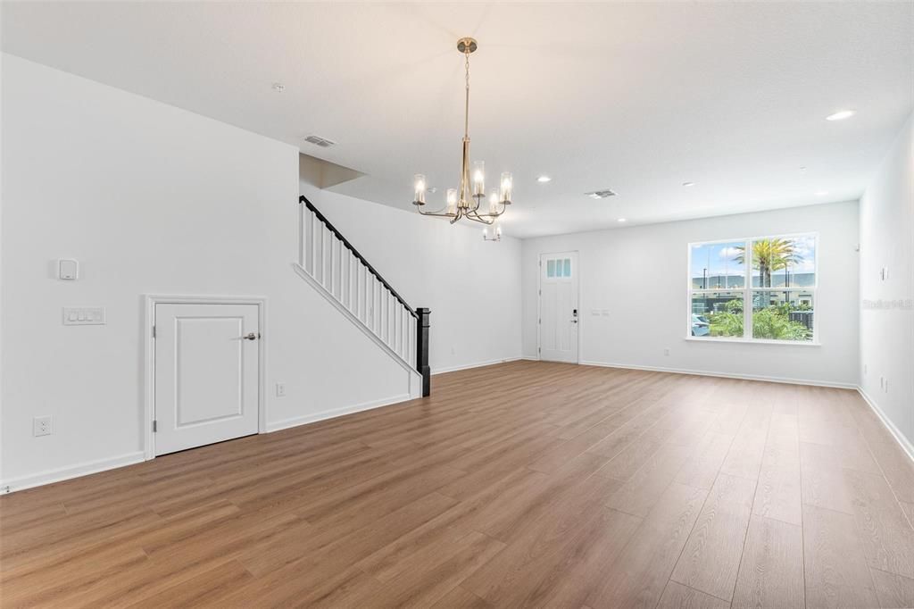 Под контрактом: $2,600 (3 спален, 2 ванн, 1760 Квадратных фут)