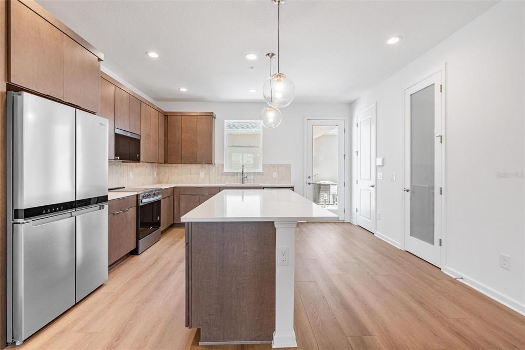 Под контрактом: $2,600 (3 спален, 2 ванн, 1760 Квадратных фут)