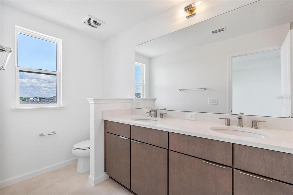 Под контрактом: $2,600 (3 спален, 2 ванн, 1760 Квадратных фут)