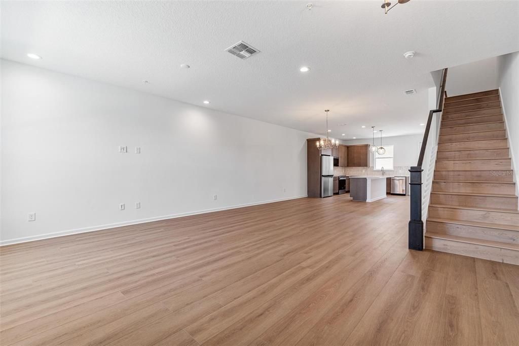 Под контрактом: $2,600 (3 спален, 2 ванн, 1760 Квадратных фут)