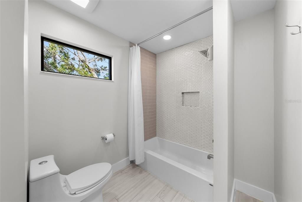 For Rent: $11,000 (4 beds, 2 baths, 1783 Square Feet)