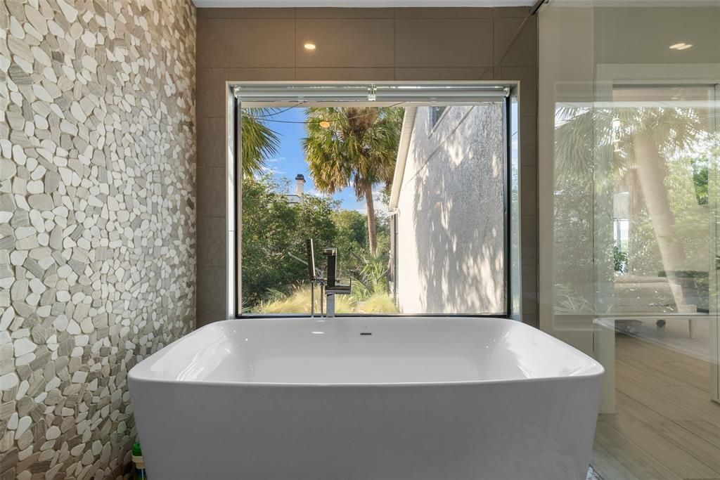 For Rent: $11,000 (4 beds, 2 baths, 1783 Square Feet)