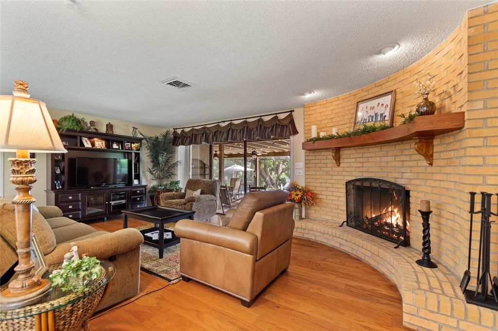 待售: $775,000 (4 贝兹, 2 浴室, 2710 平方英尺)