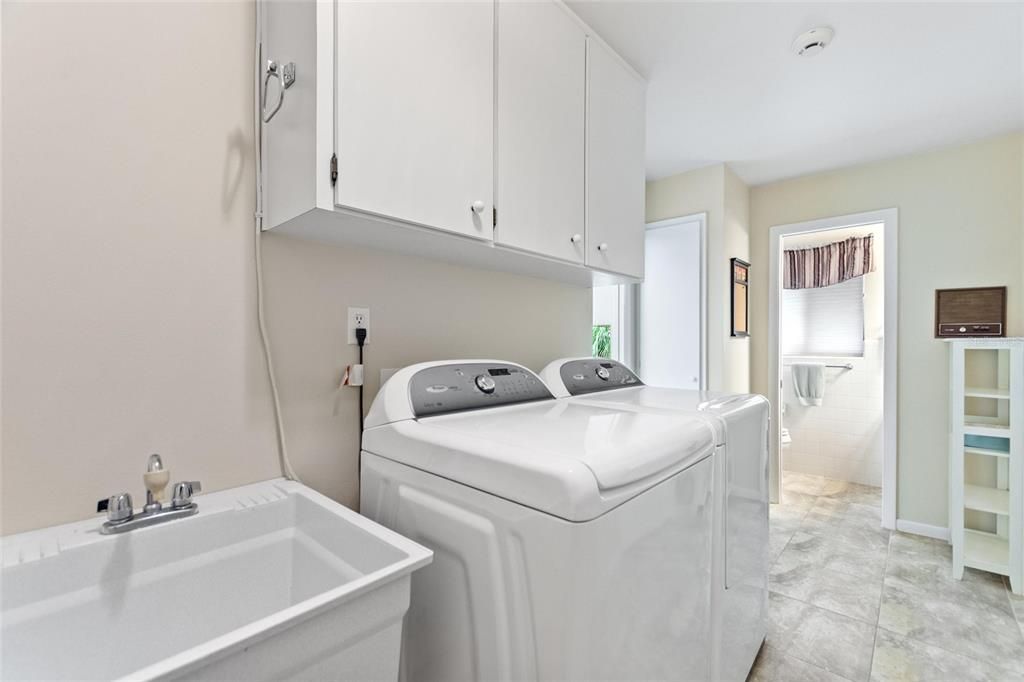 待售: $775,000 (4 贝兹, 2 浴室, 2710 平方英尺)