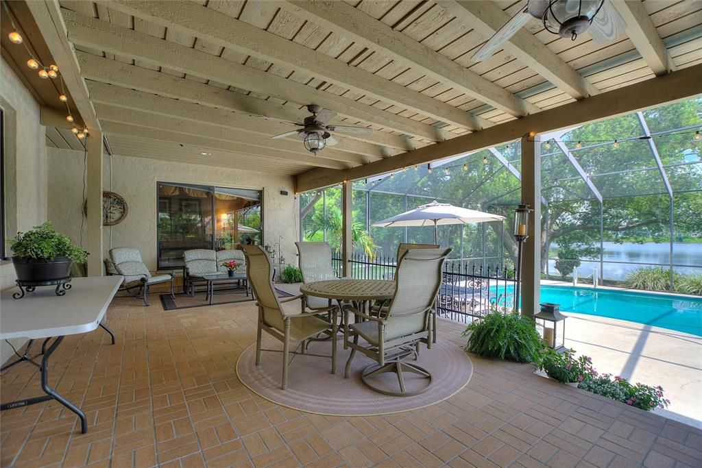 待售: $775,000 (4 贝兹, 2 浴室, 2710 平方英尺)