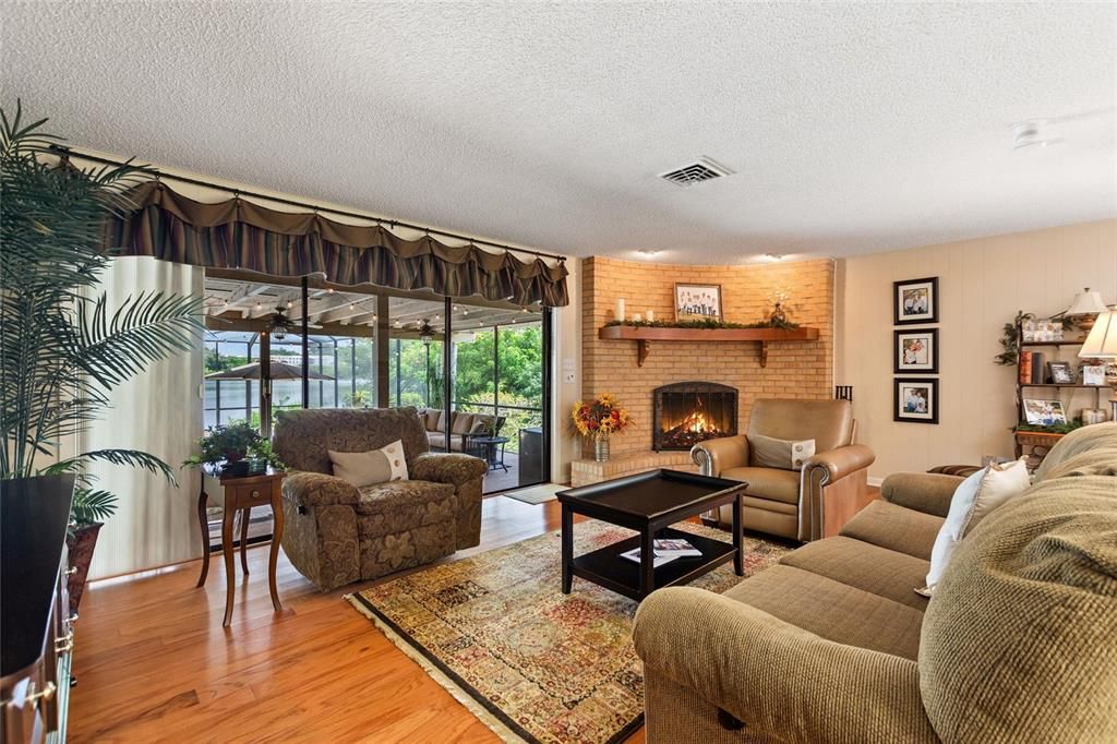 待售: $775,000 (4 贝兹, 2 浴室, 2710 平方英尺)